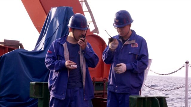 实习水面支持系统副总指挥首次独立完成潜水器布放回收全部指挥任务。.jpg